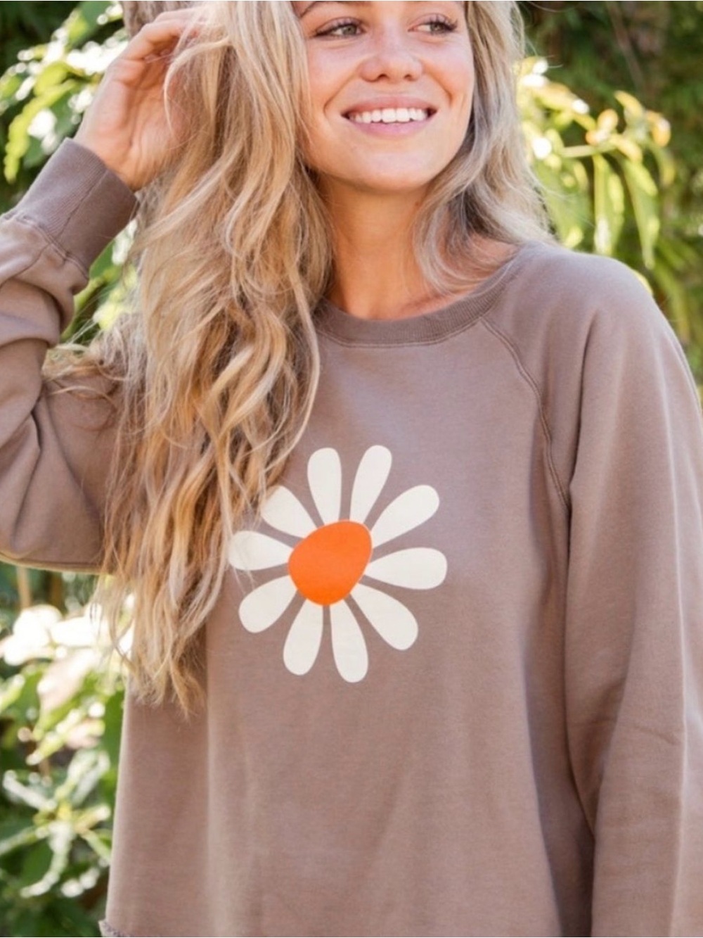 NATURAL LIFE Taupe with White Daisy Cropped Sweatshirt Small